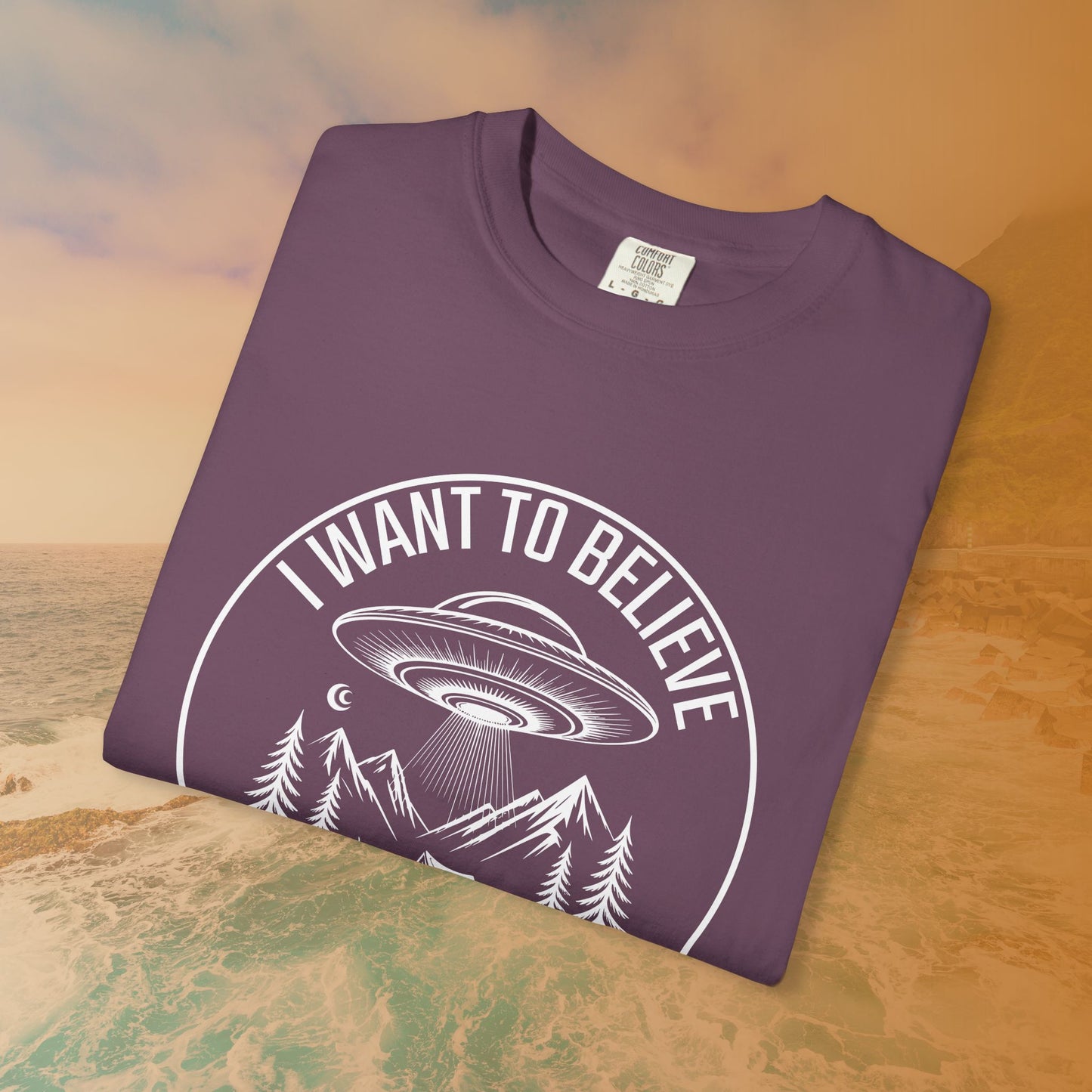 I WANT TO BELIEVE UFO Camping T-Shirt | Retro Alien Abduction Graphic Tee | Sci-Fi Conspiracy Apparel