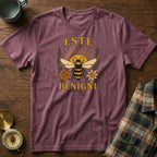 ESTE BENIGNI (Be Kind) T-Shirt in Berry