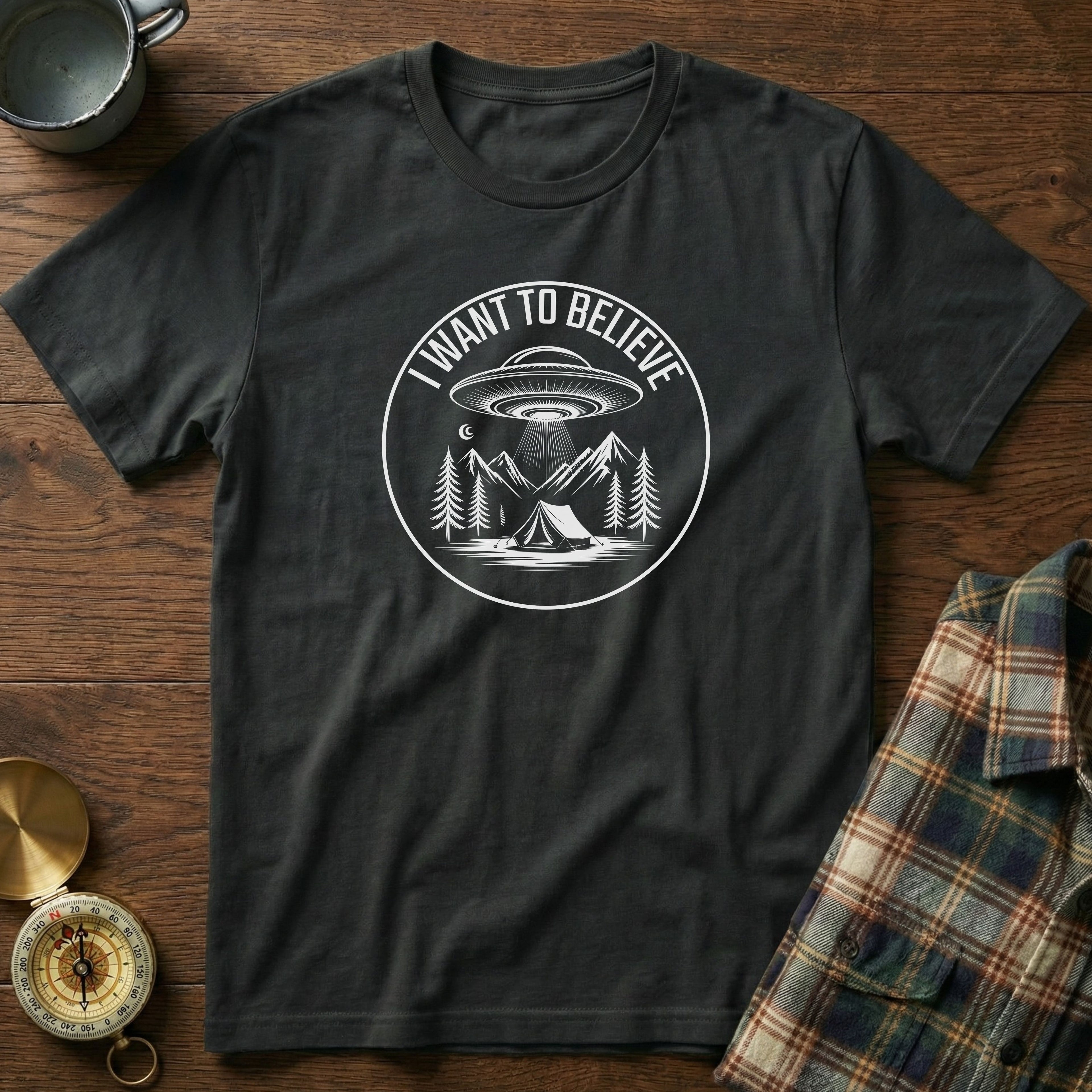 I WANT TO BELIEVE UFO Camping T-Shirt in Black