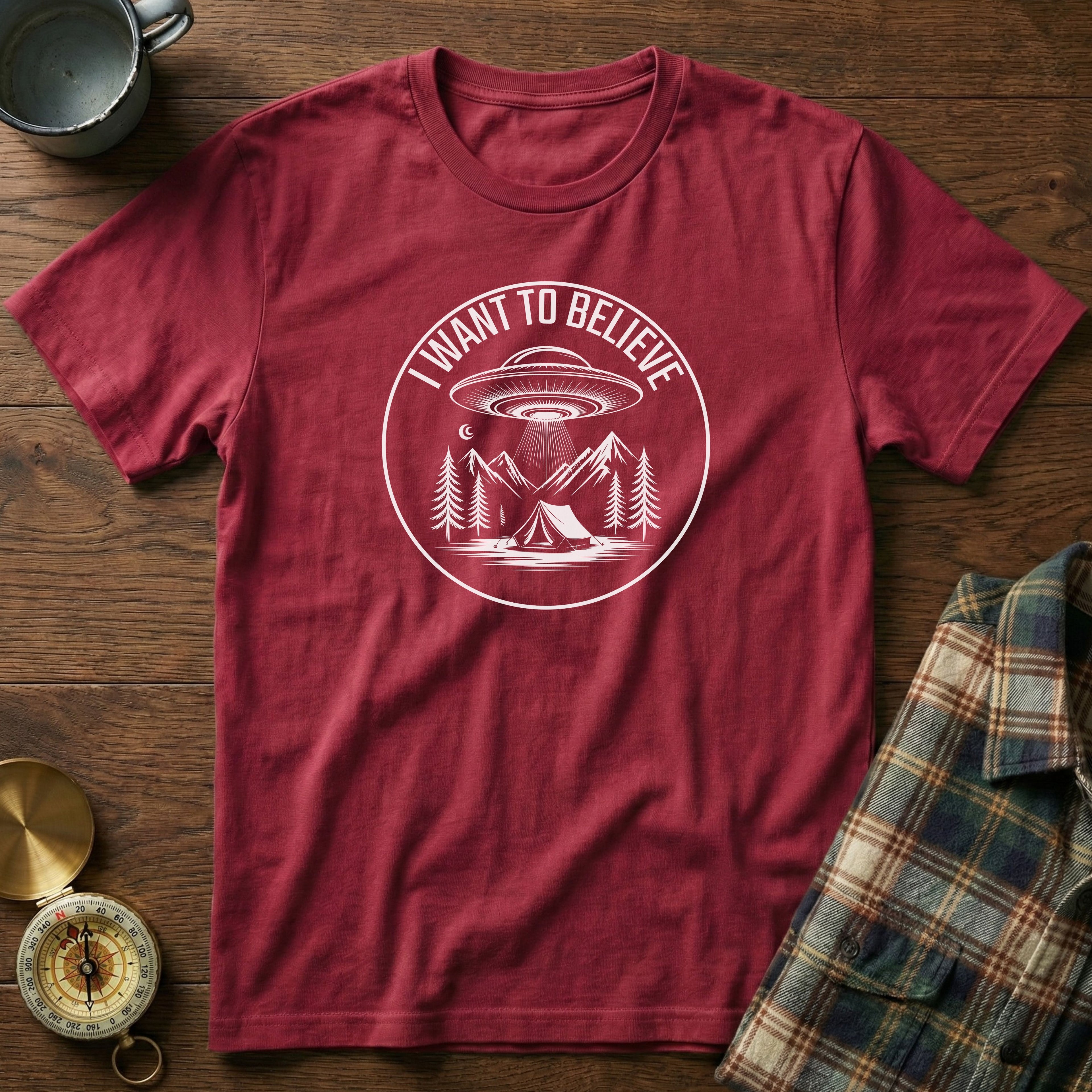 I WANT TO BELIEVE UFO Camping T-Shirt in Crimson