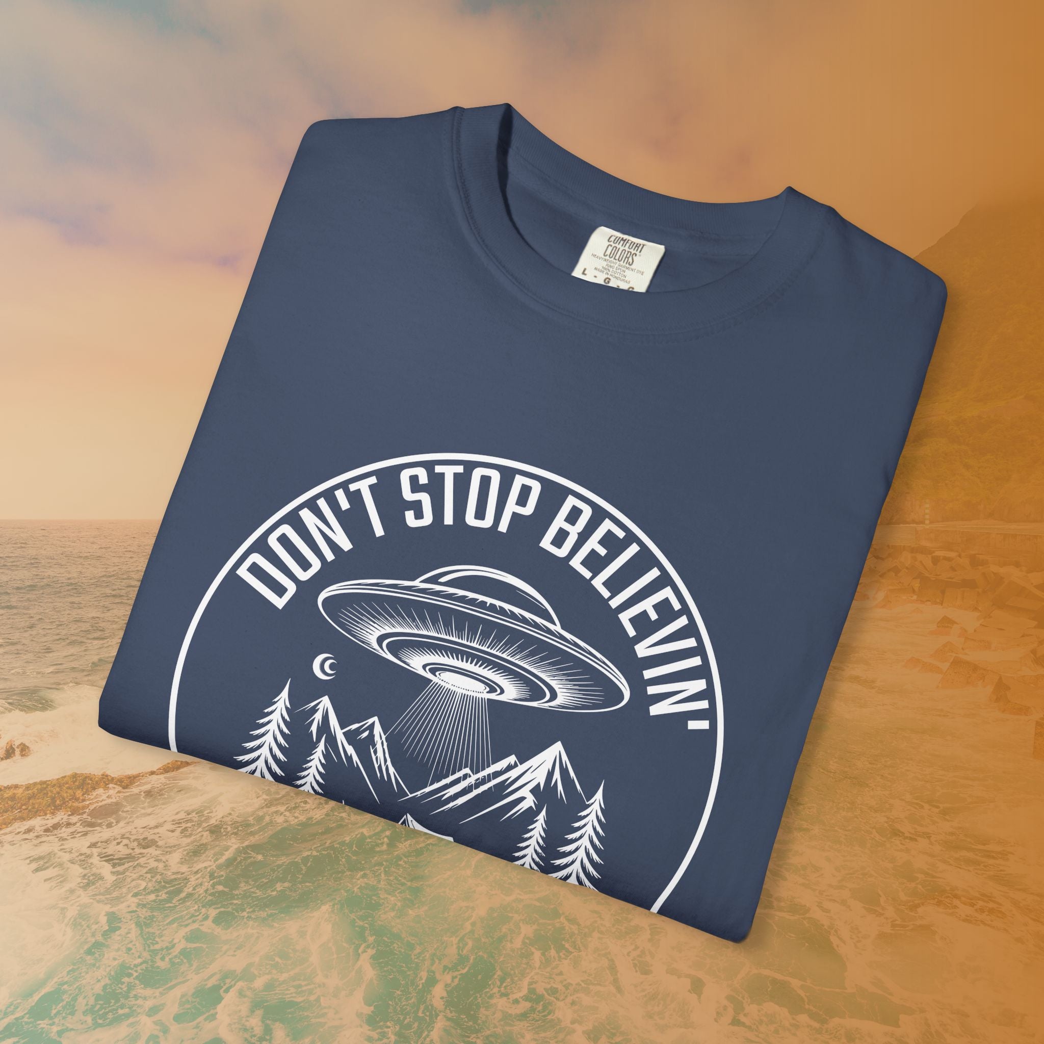 DON'T STOP BELIEVIN' UFO Camping T-Shirt