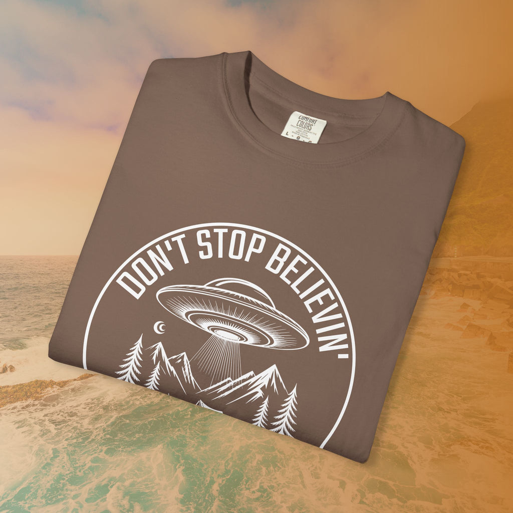 DON'T STOP BELIEVIN' UFO Camping T-Shirt