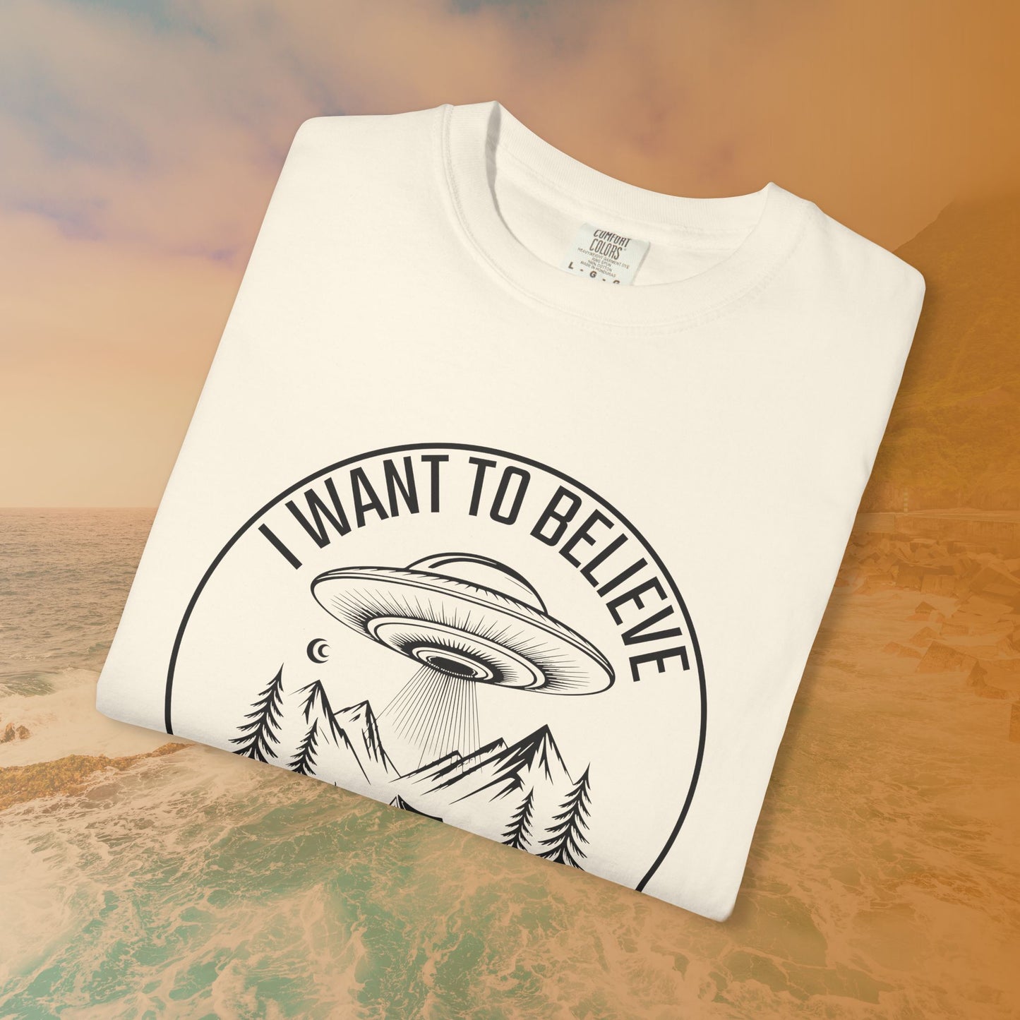 I WANT TO BELIEVE UFO Camping T-Shirt | Retro Alien Abduction Graphic Tee | Sci-Fi Conspiracy Apparel