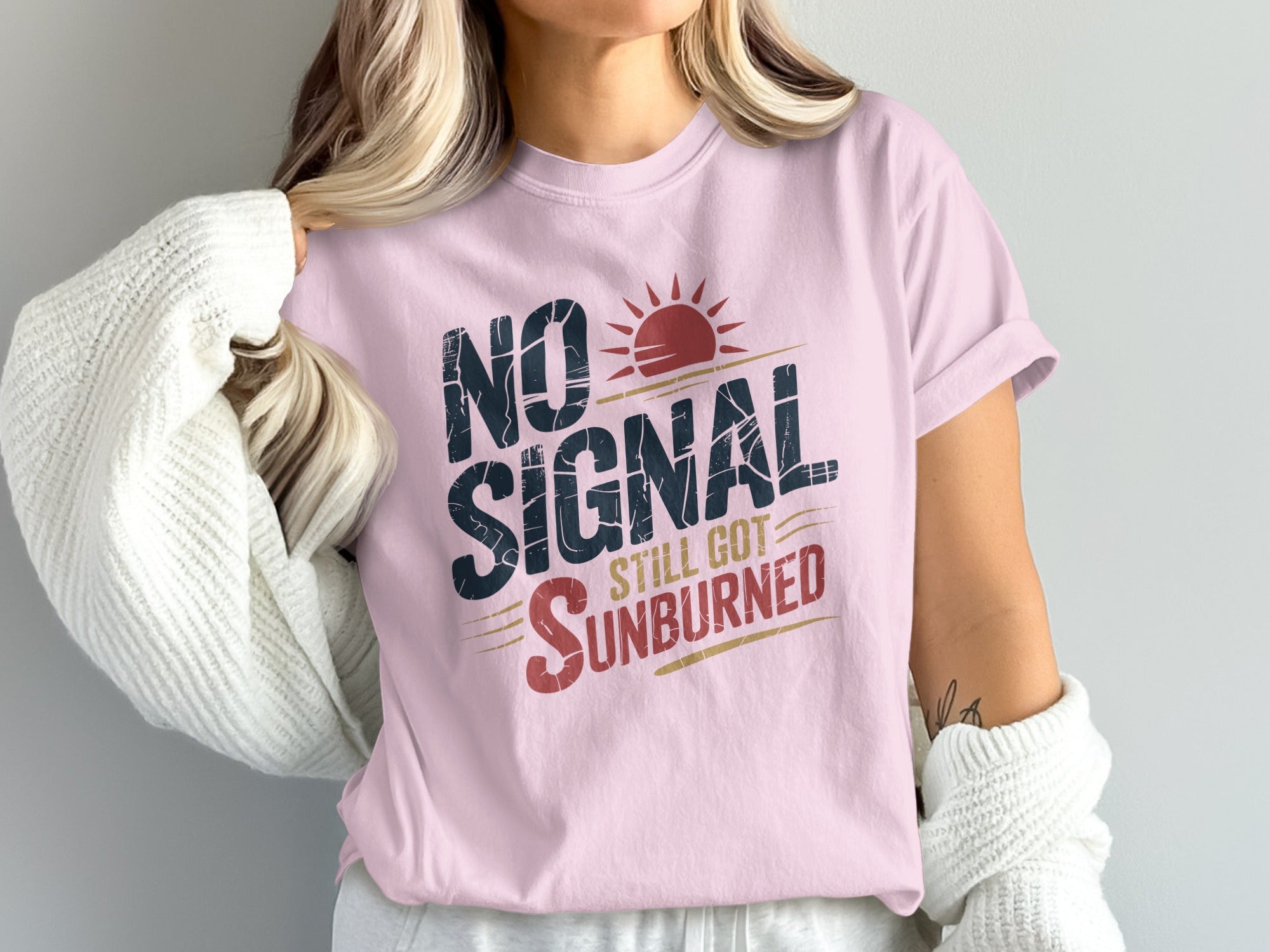 Pink t-shirt with "NO SIGNAL STILL GOT SUNBURNED" text and sun graphic.