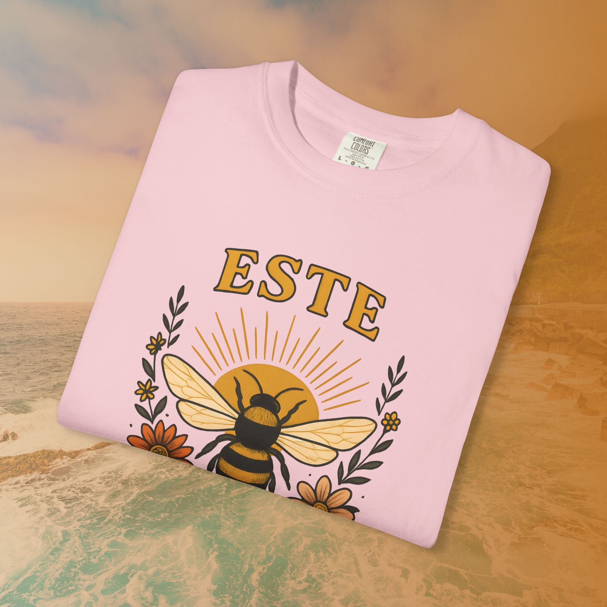 "ESTE BENIGNI" (Be Kind) T-Shirt | Vintage Groovy Bee Graphic Tee