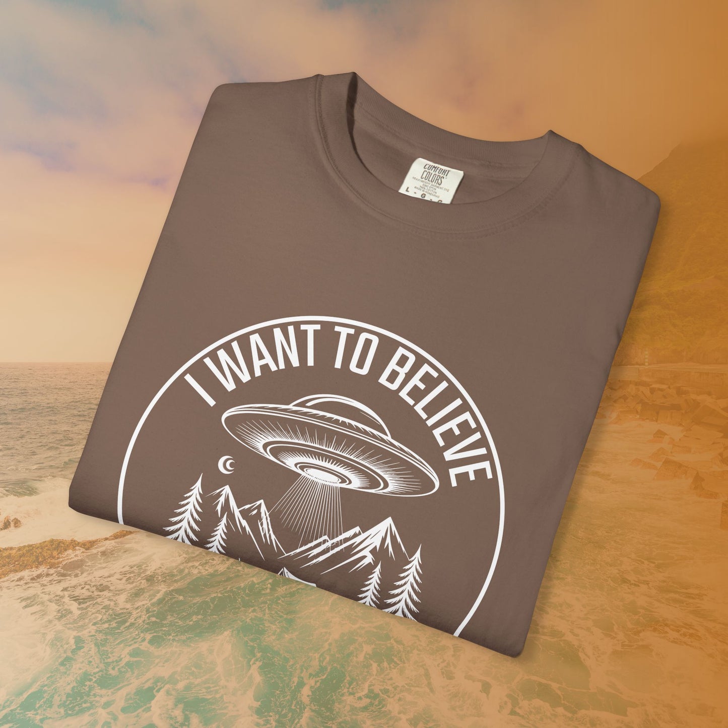 I WANT TO BELIEVE UFO Camping T-Shirt | Retro Alien Abduction Graphic Tee | Sci-Fi Conspiracy Apparel