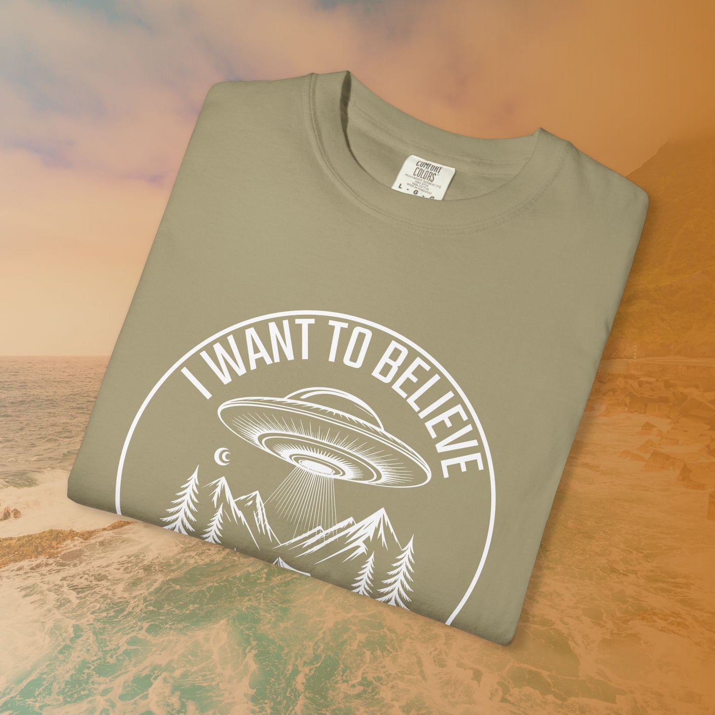 I WANT TO BELIEVE UFO Camping T-Shirt | Retro Alien Abduction Graphic Tee | Sci-Fi Conspiracy Apparel