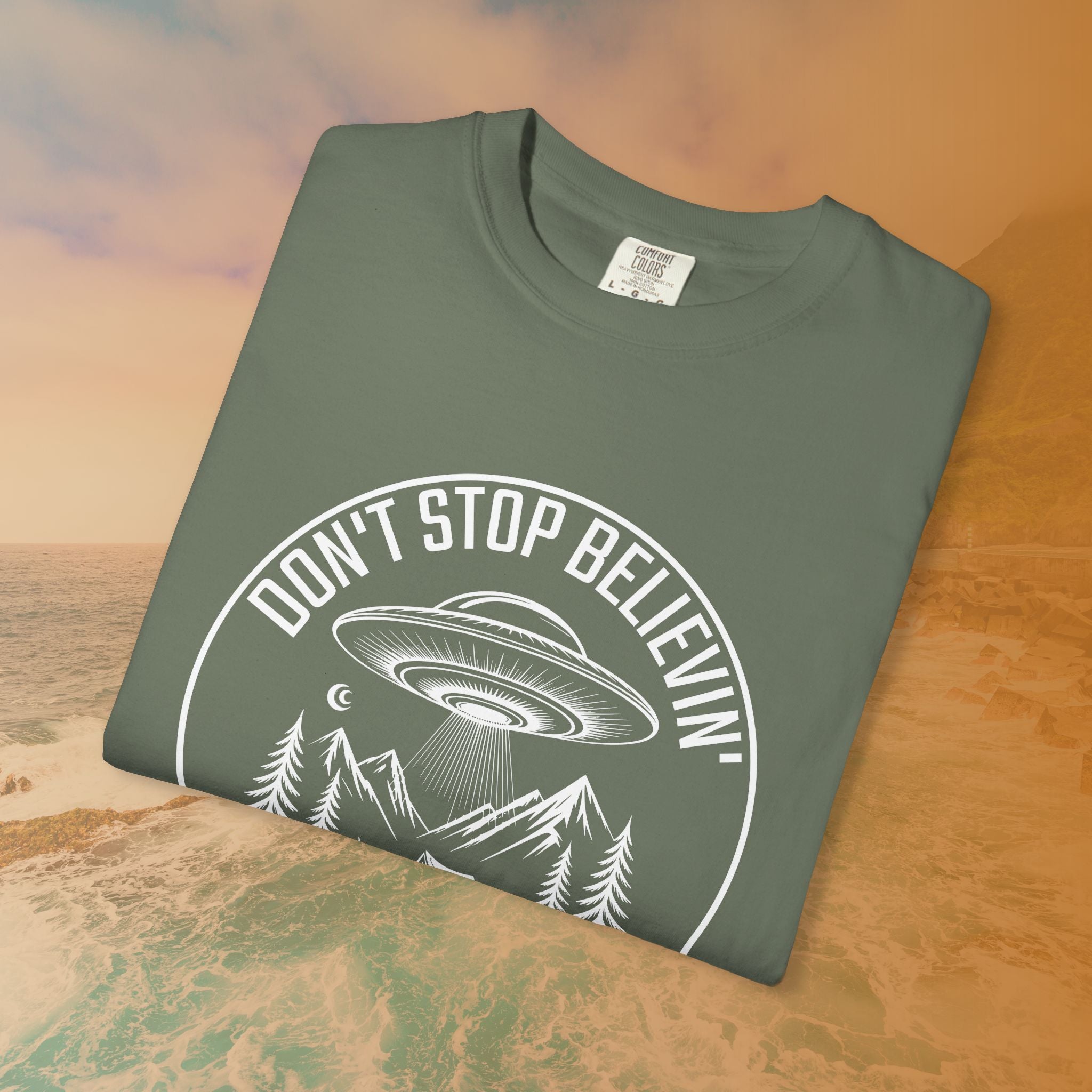 DON'T STOP BELIEVIN' UFO Camping T-Shirt