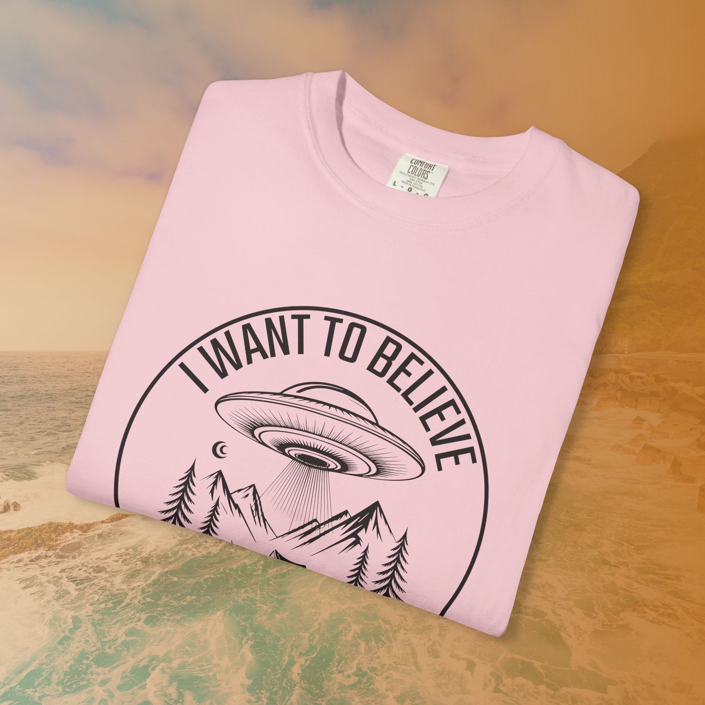 I WANT TO BELIEVE UFO Camping T-Shirt | Retro Alien Abduction Graphic Tee | Sci-Fi Conspiracy Apparel