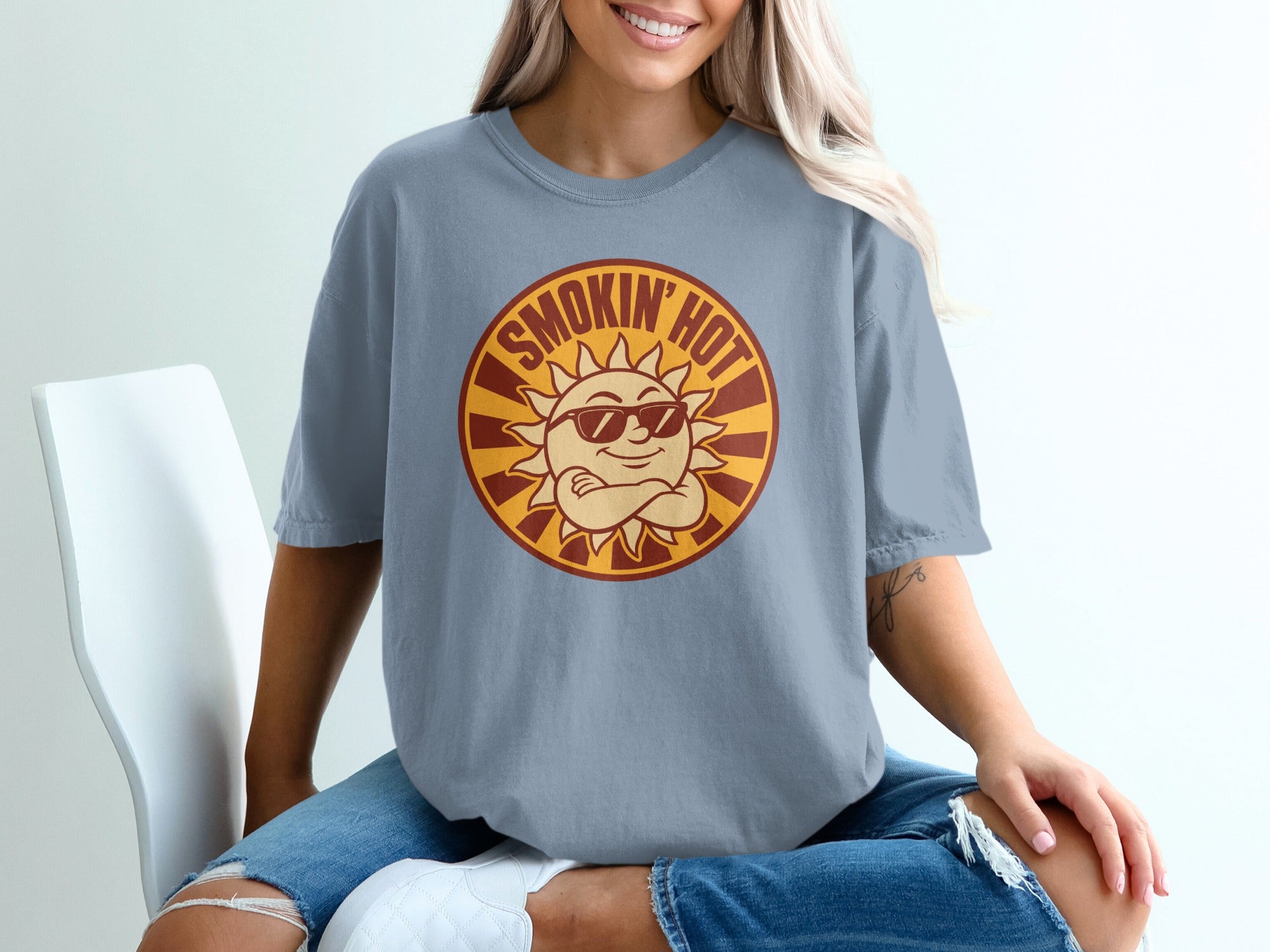 T-shirt with "SMOKIN' HOT" text and sunglasses-wearing sun graphic.